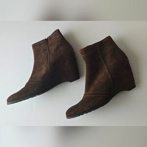 Cute brown wedge booties by Franco Sarto - Size 8